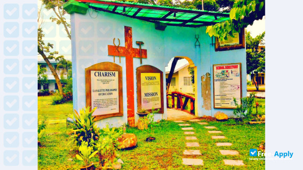 Foto de la University of La Salette #6