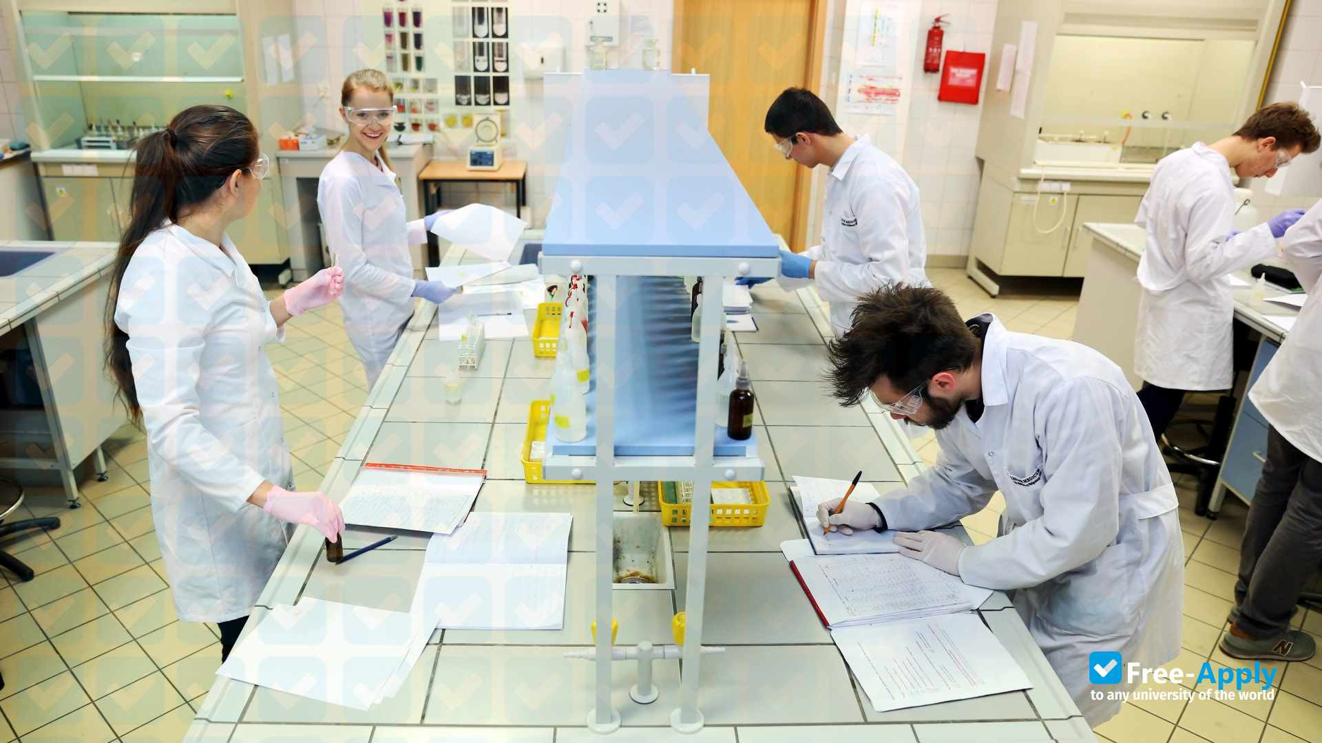 Foto de la Collegium Medicum in Bydgoszcz of the Nicolaus Copernicus University of Toruń #9