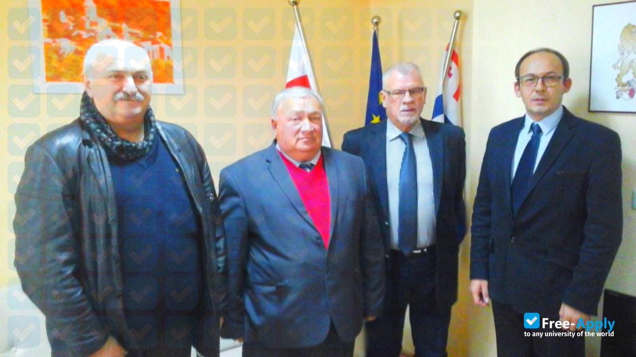 Foto de la Higher School of Local Development in Żyrardów #26