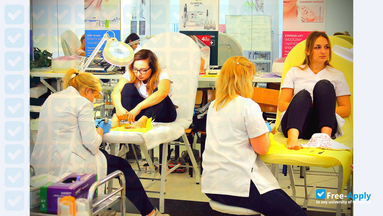 Foto de la College of Business and Health Sciences #14