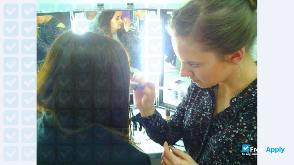 Foto de la College of Business and Health Sciences #13