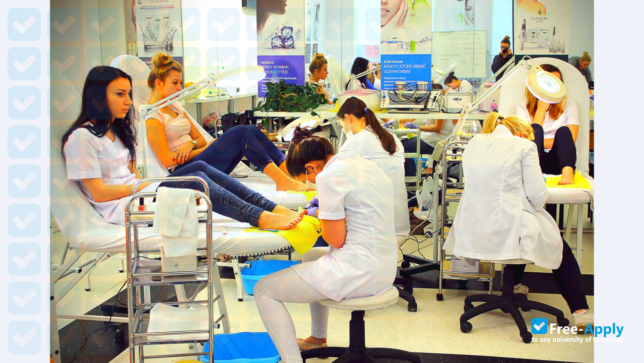 Foto de la College of Business and Health Sciences #3