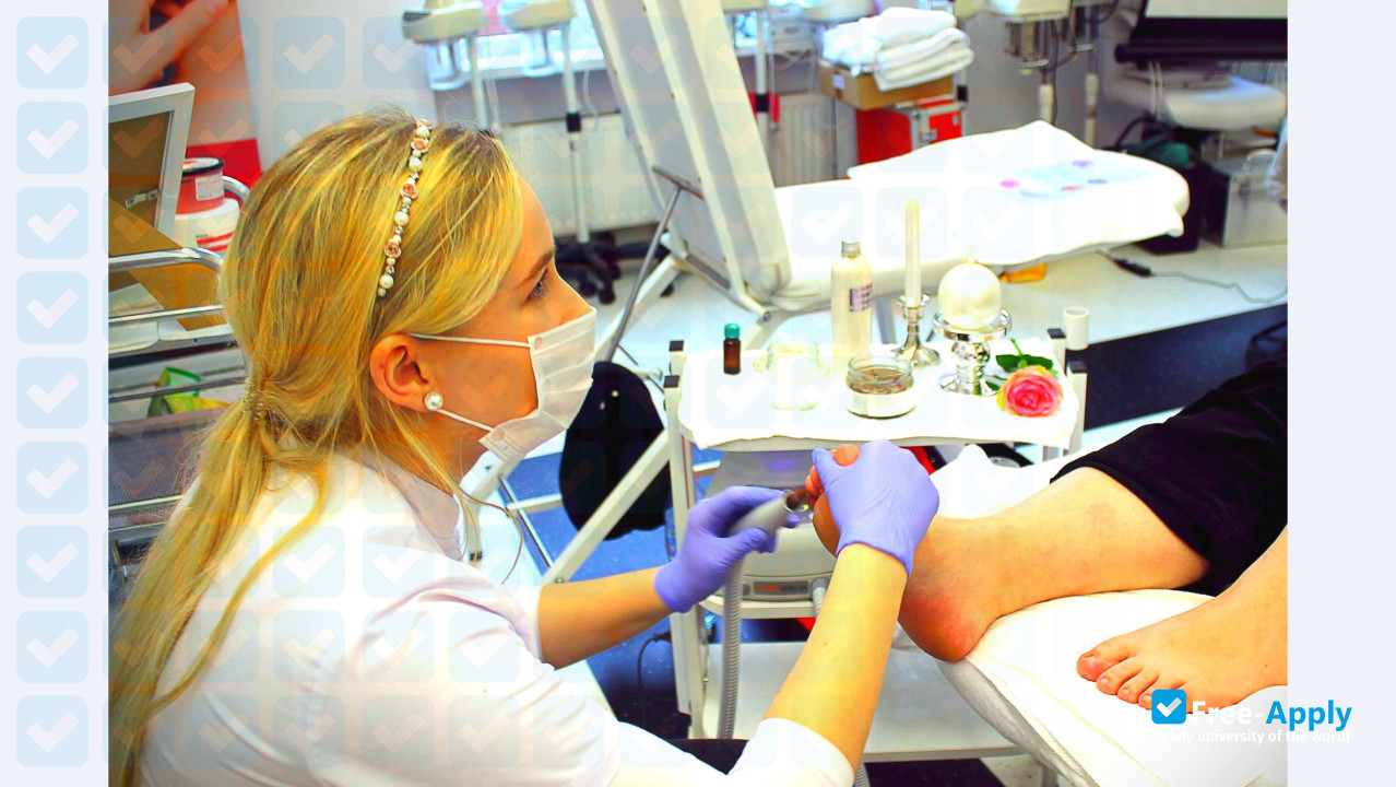 Foto de la College of Business and Health Sciences #12