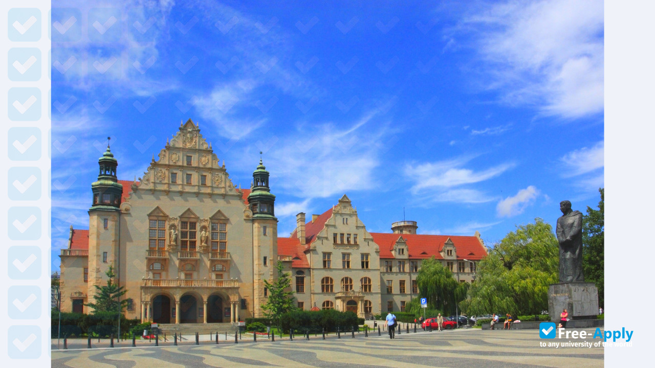 Adam Mickiewicz University photo #3