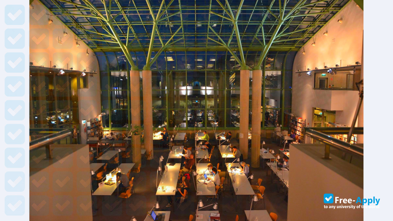 Foto de la University of Warsaw #2