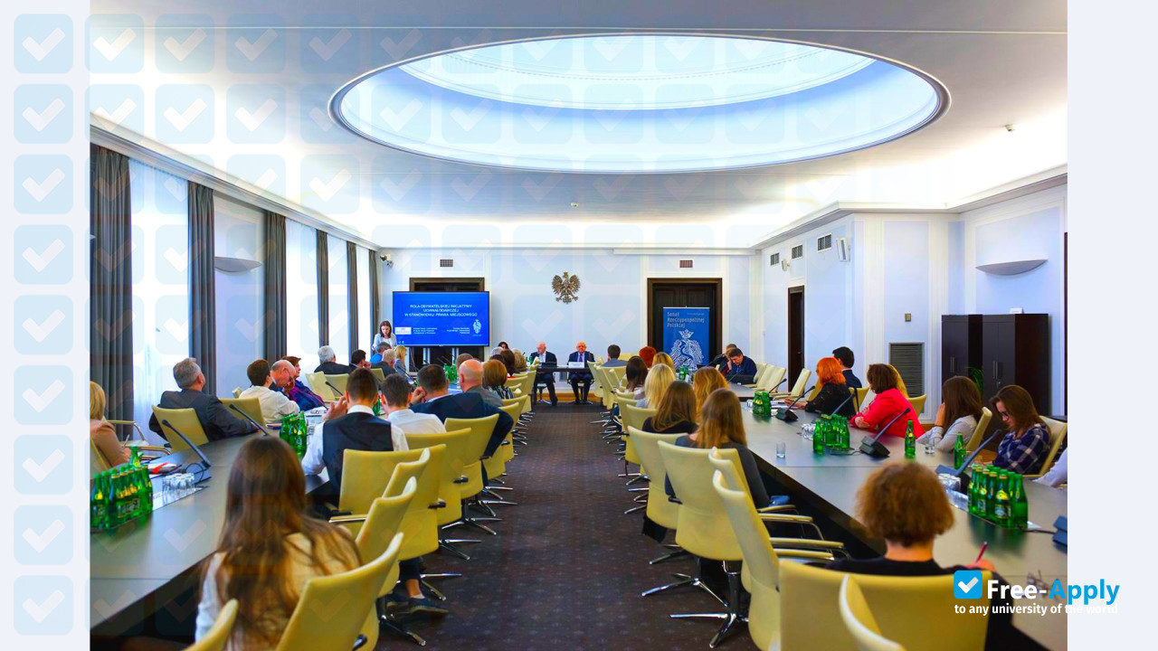 Photo de l’University of Finance and Management in Warsaw #11