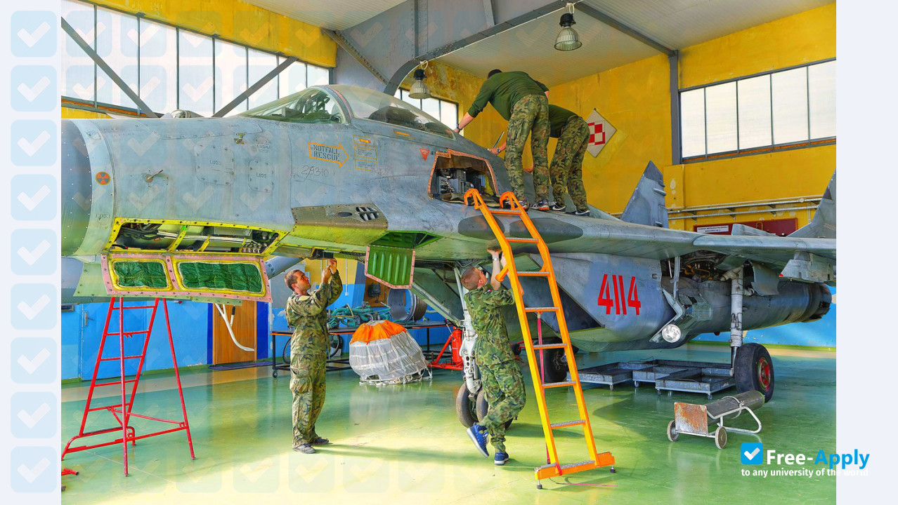 Foto de la Military Academy of Technology in Warsaw #2