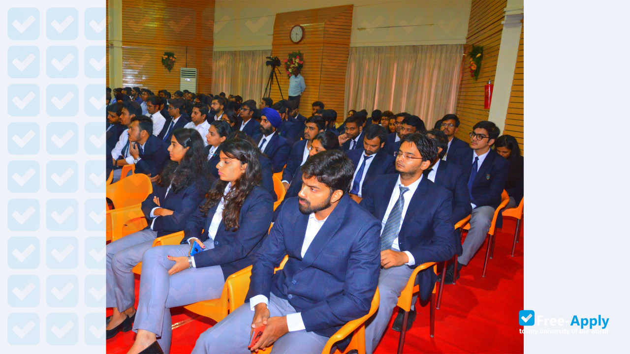Higher Institute of Banking Management photo #4