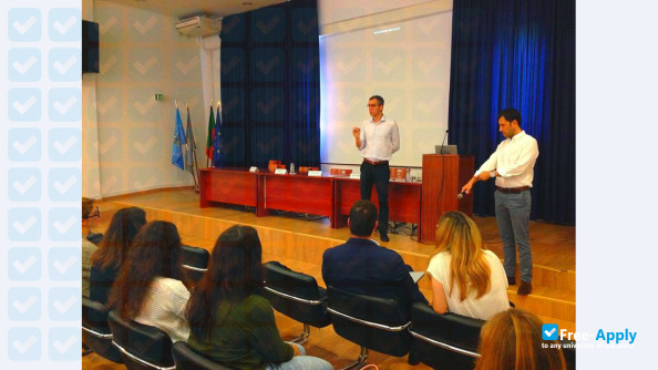 Foto de la Higher Institute of Education and Science (Lisbon) #4