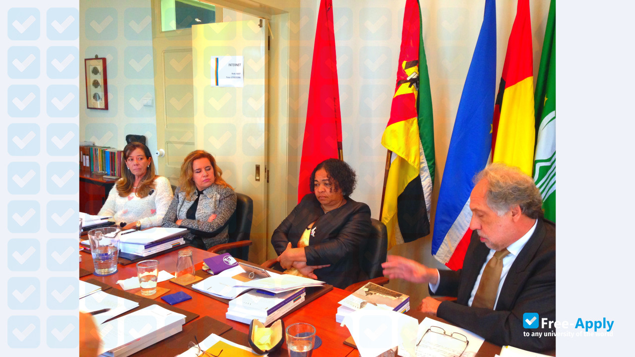 Higher Institute of Languages and Administration (Lisbon, Leiria, Santarém, VN Gaia, Bragança) photo #6