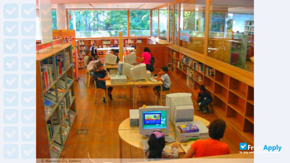 Foto de la School of Education Almeida Garrett #2