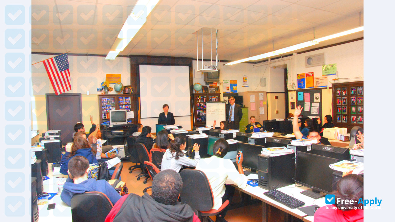 Foto de la School of Education Almeida Garrett #6
