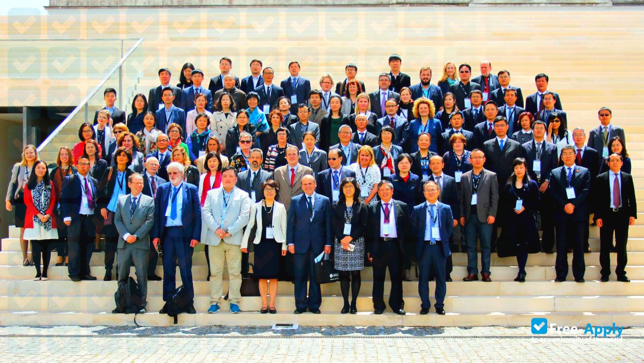 Foto de la New University of Lisbon #2
