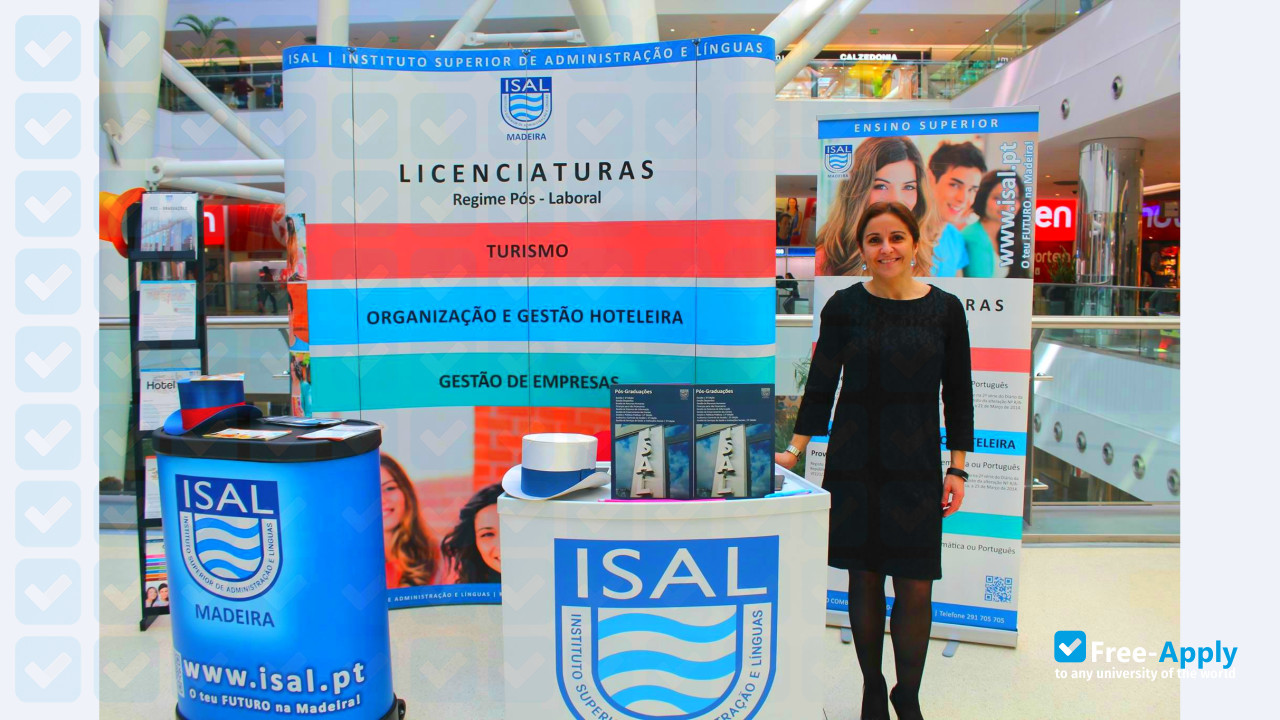 Foto de la Instituto Superior de Administração e Linguas (Funchal) #3