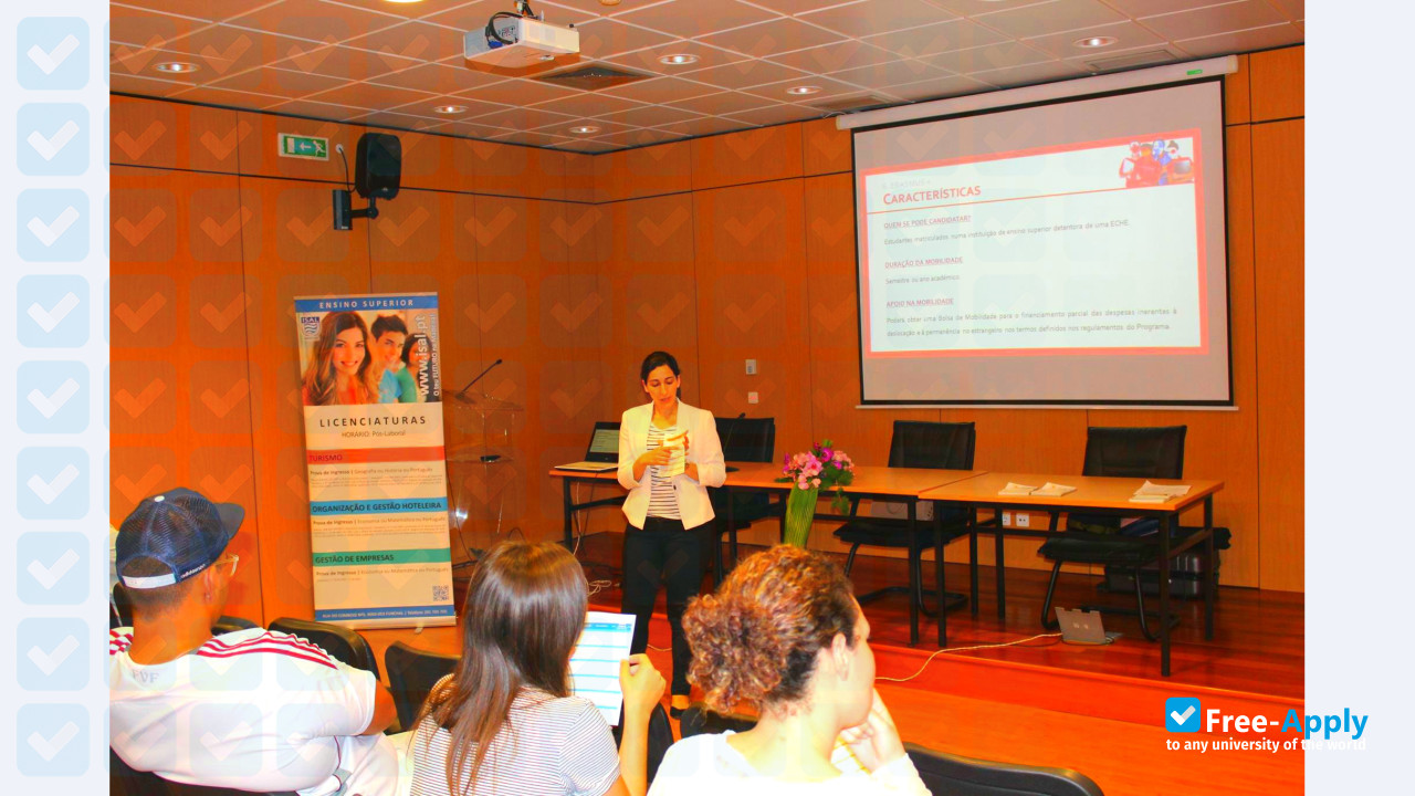 Foto de la Instituto Superior de Administração e Linguas (Funchal) #2