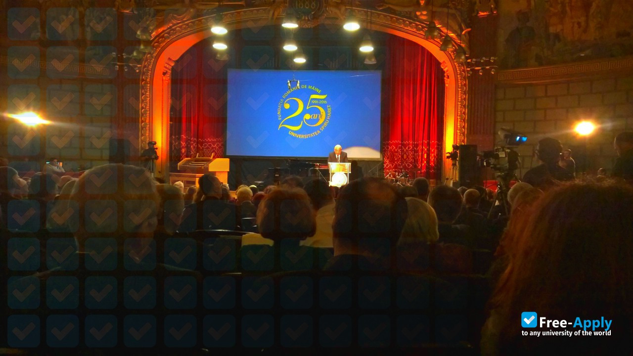 Foto de la Spiru Haret University #4