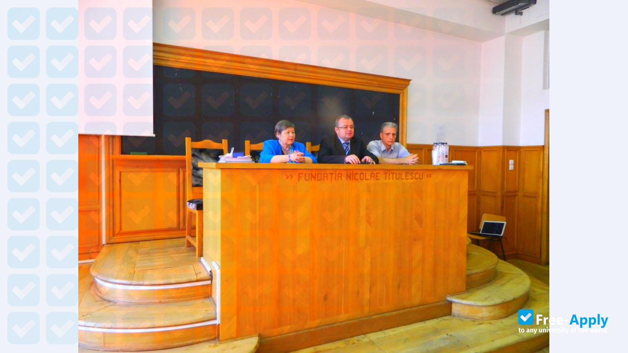 Photo de l’″Nicolae Titulescu″ University #9