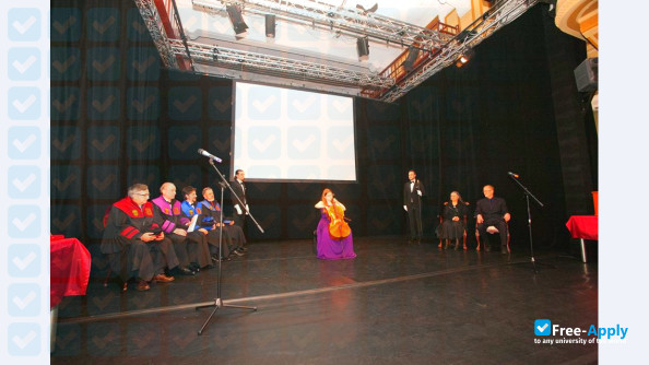 Caragiale University of Theatrical Arts and Cinematography фотография №7