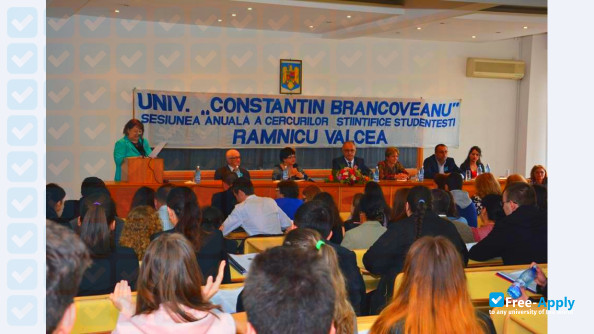 Photo de l’Constantin Brâncoveanu University #2