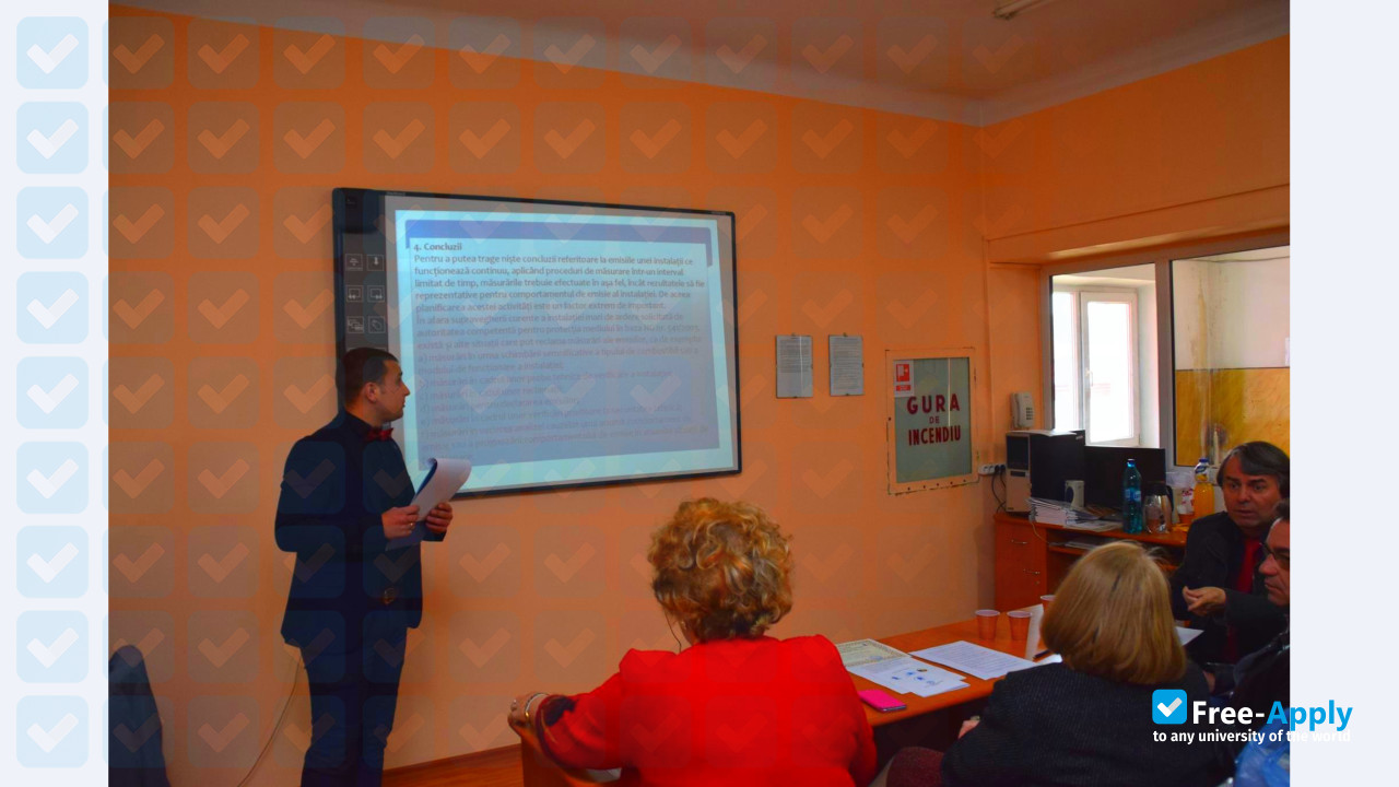 Photo de l’University of Petroșani #4
