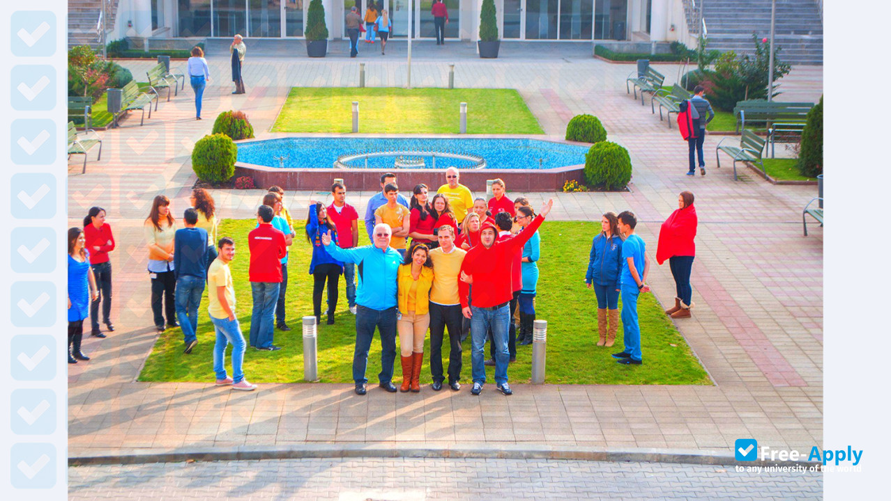 Photo de l’Lumina – the University of South-East Europe #8