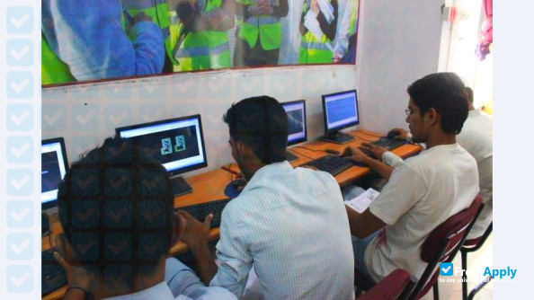 Photo de l’Madinah College of Technology #3