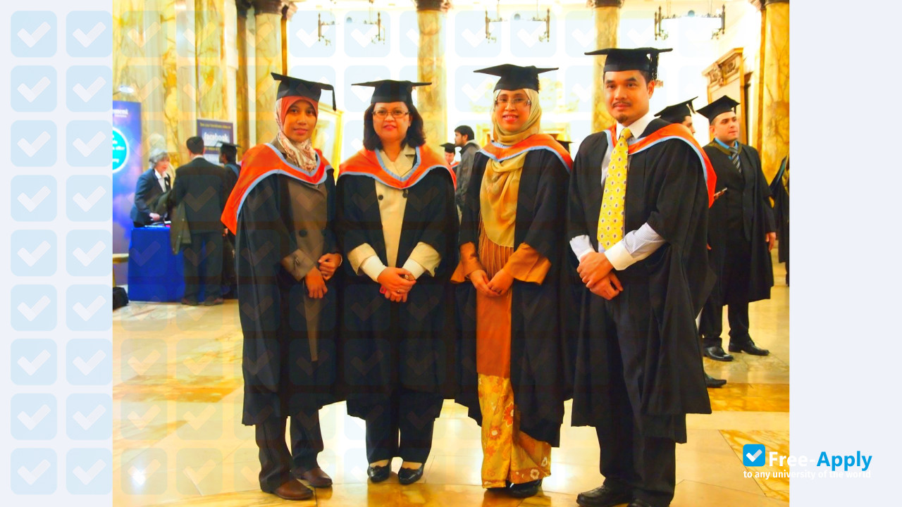 Cardiff Metropolitan University: Asia Campus photo #11