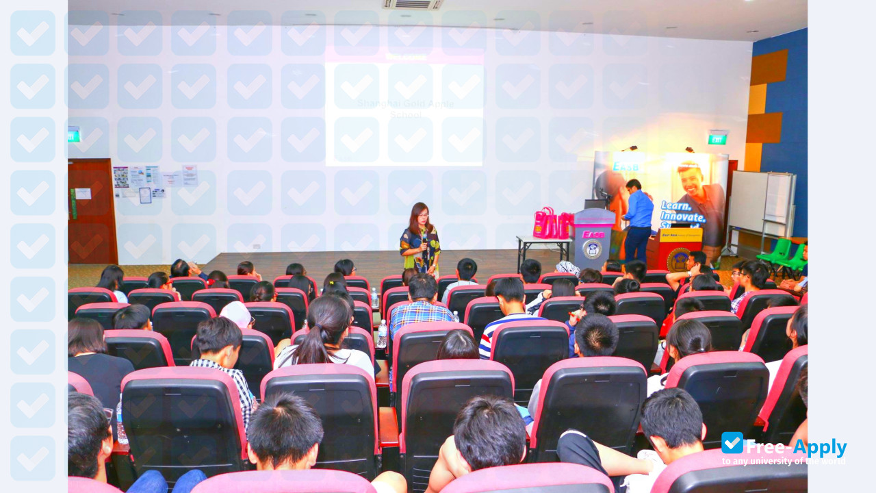 Foto de la EASB East Asia Institute of Management #13
