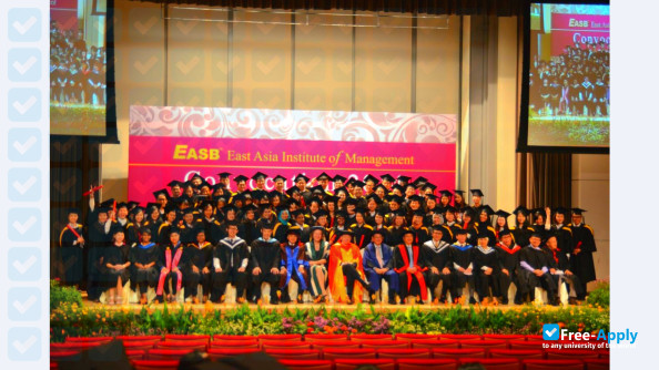 Foto de la EASB East Asia Institute of Management #15