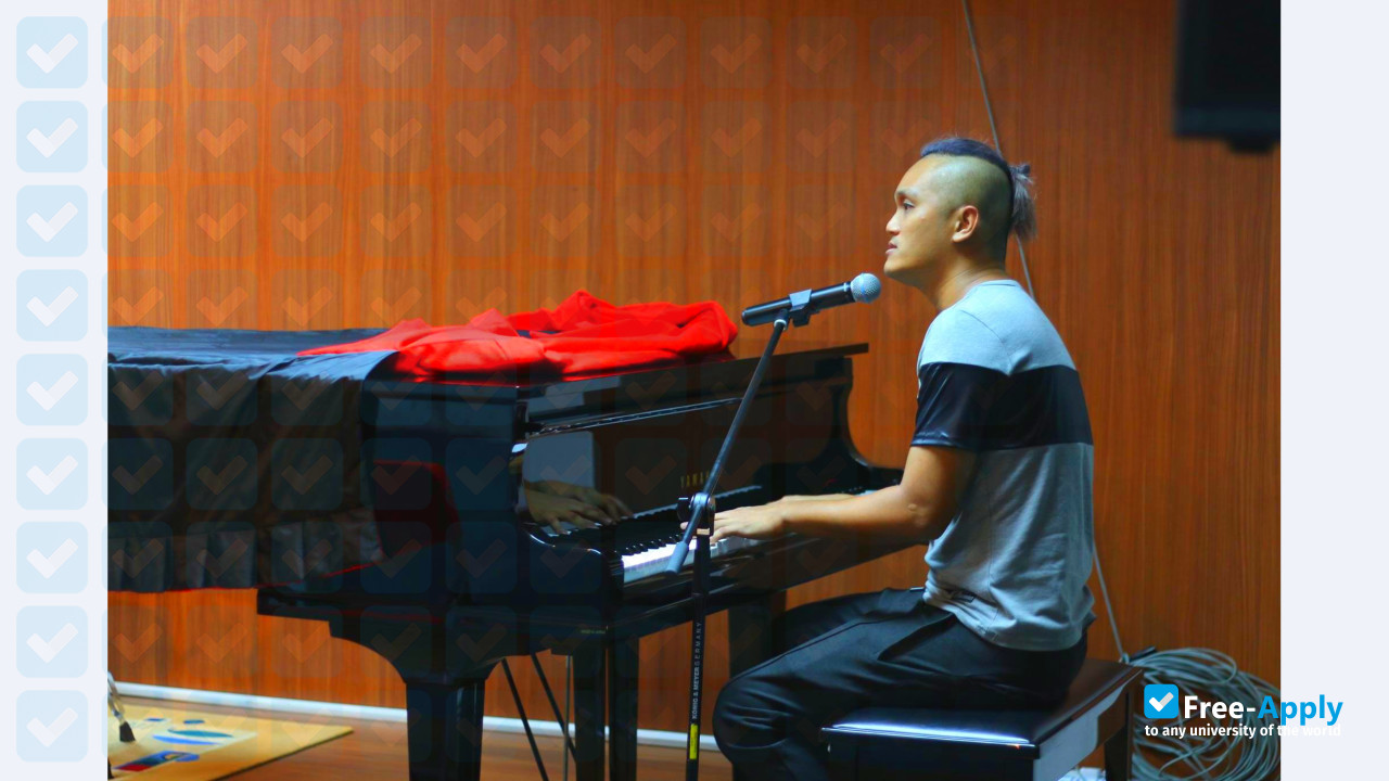 Foto de la Singapore Raffles Music College #10
