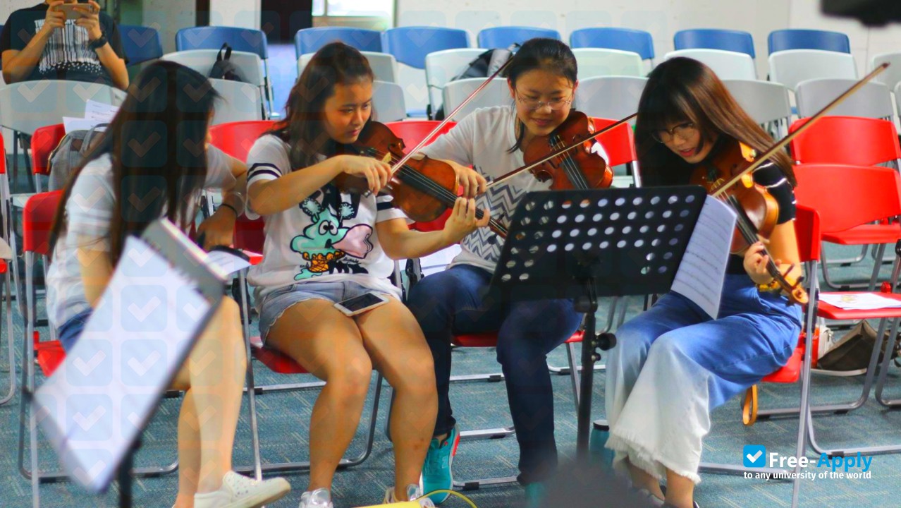 Foto de la Singapore Raffles Music College #8