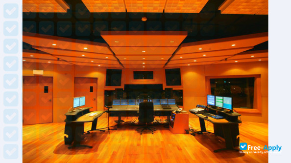 Foto de la Yong Siew Toh Conservatory of Music #15