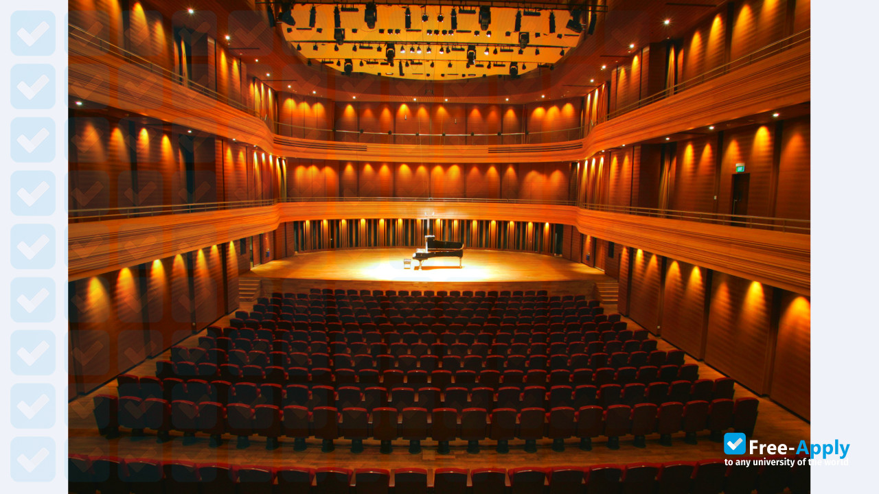 Foto de la Yong Siew Toh Conservatory of Music #12