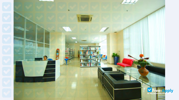 Saigon University photo #3