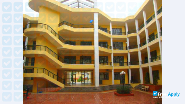 Foto de la Tay Bac University #6