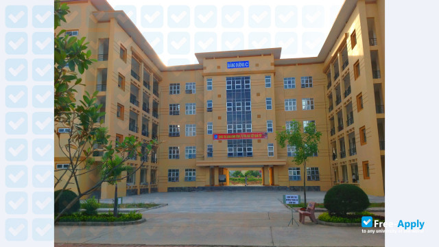 Foto de la Quang Binh University #5