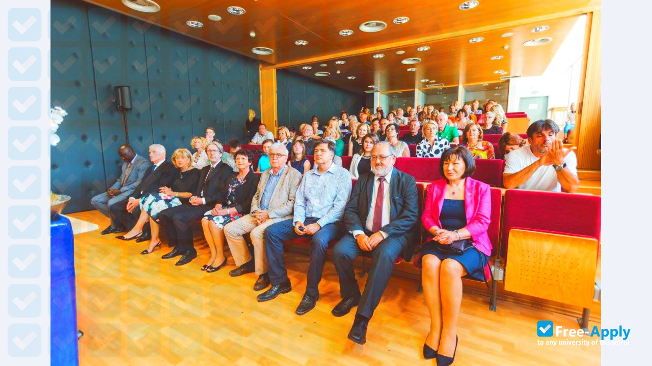 Foto de la Alma Mater Europaea #8