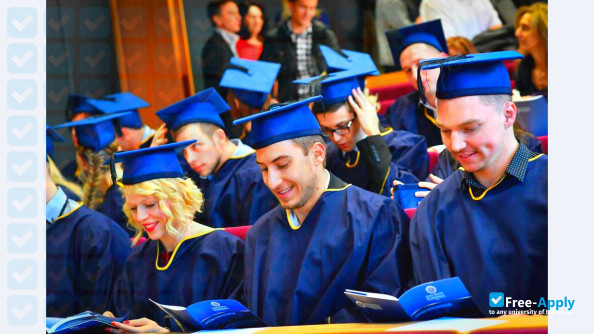 Foto de la Alma Mater Europaea #10