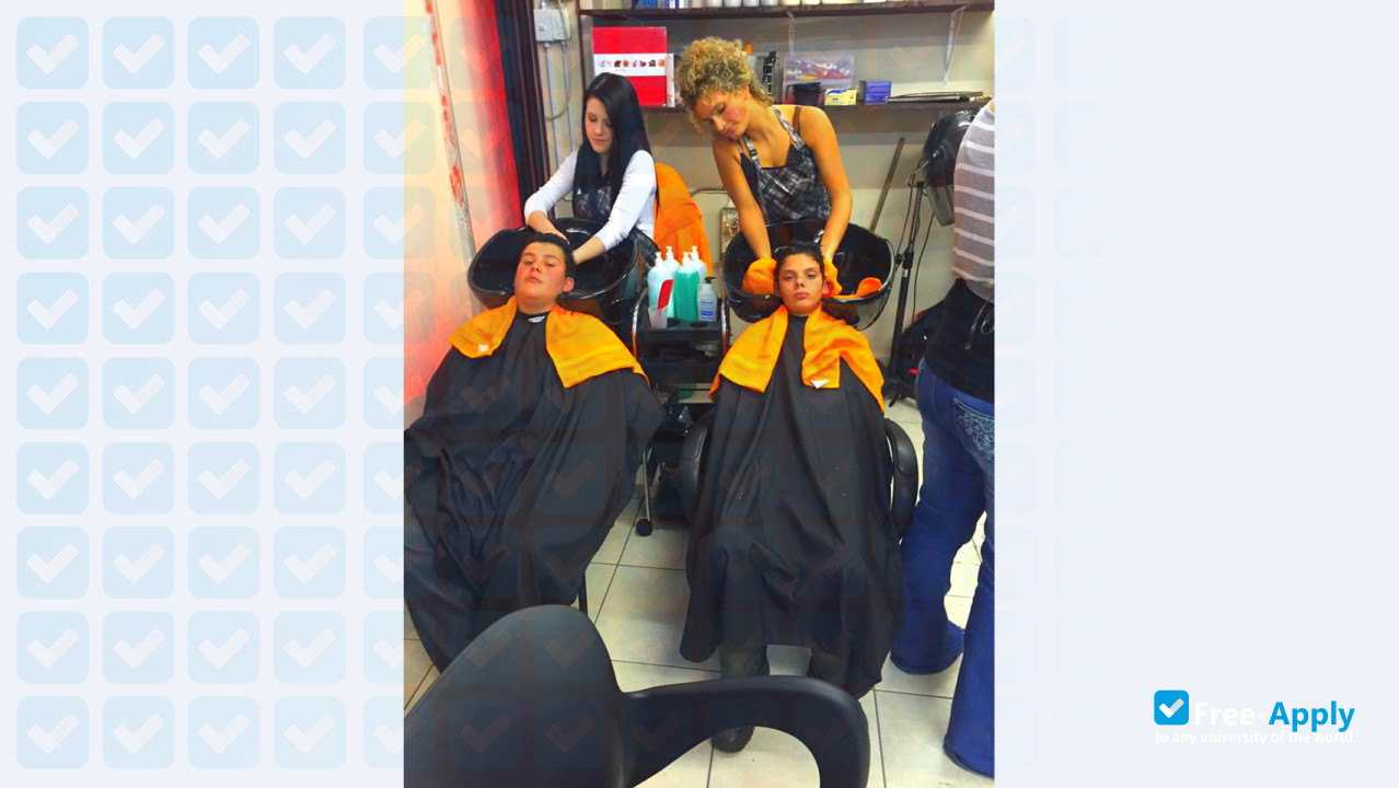 Foto de la Qualitas Career Academy #9