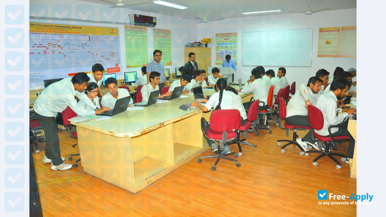 Foto de la Qualitas Career Academy #5
