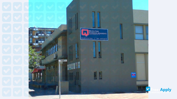 Foto de la Qualitas Career Academy #3