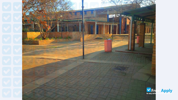 Foto de la Esayidi TVET College #8