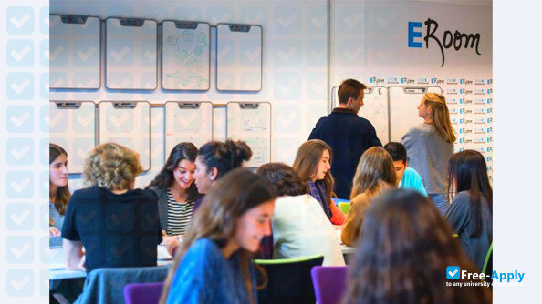 ESADE Business School Barcelona фотография №5
