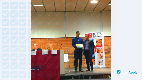 Foto de la Social School of Sport and Health School Garbi #8