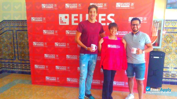 Foto de la Social School of Sport and Health School Garbi #4