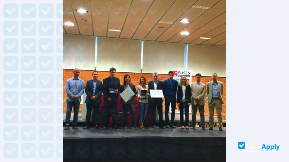 Foto de la Social School of Sport and Health School Garbi #7