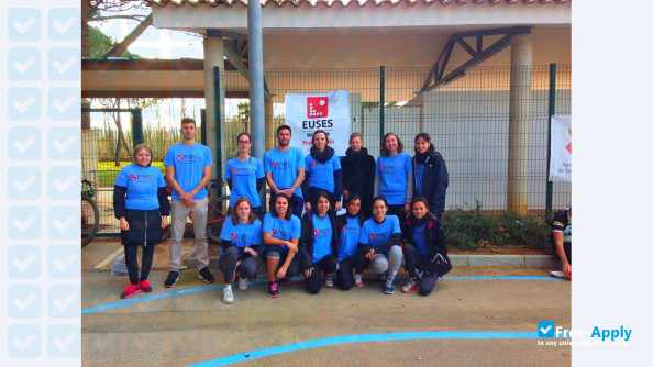Foto de la Social School of Sport and Health School Garbi #3