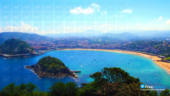 Foto de la The School of Engineering at San Sebastián (TECNUN) #3