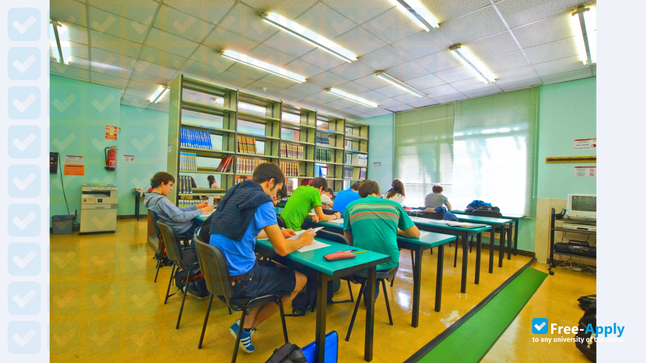 Foto de la Begoñako School of Education Andra Mari #6