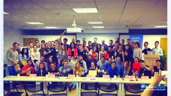 Foto de la ESIC School of Business and Marketing Management #10